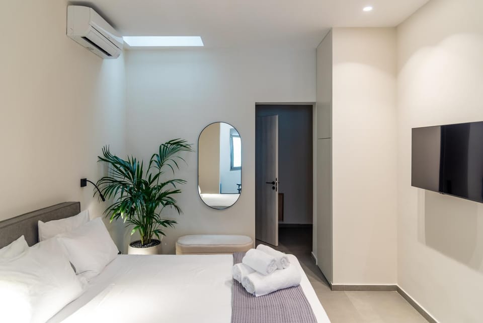 Bed, TV and multimedia, Bedroom, air conditioner