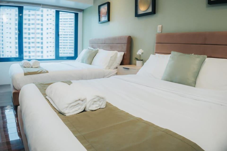 Bed, Bedroom, towels