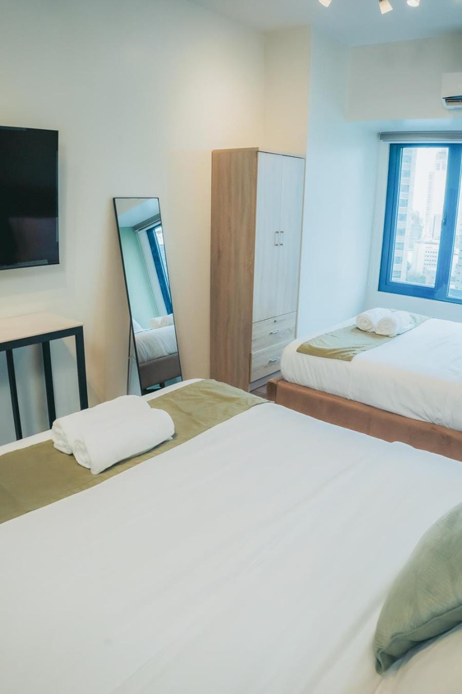 Bed, Bedroom, towels, wardrobe