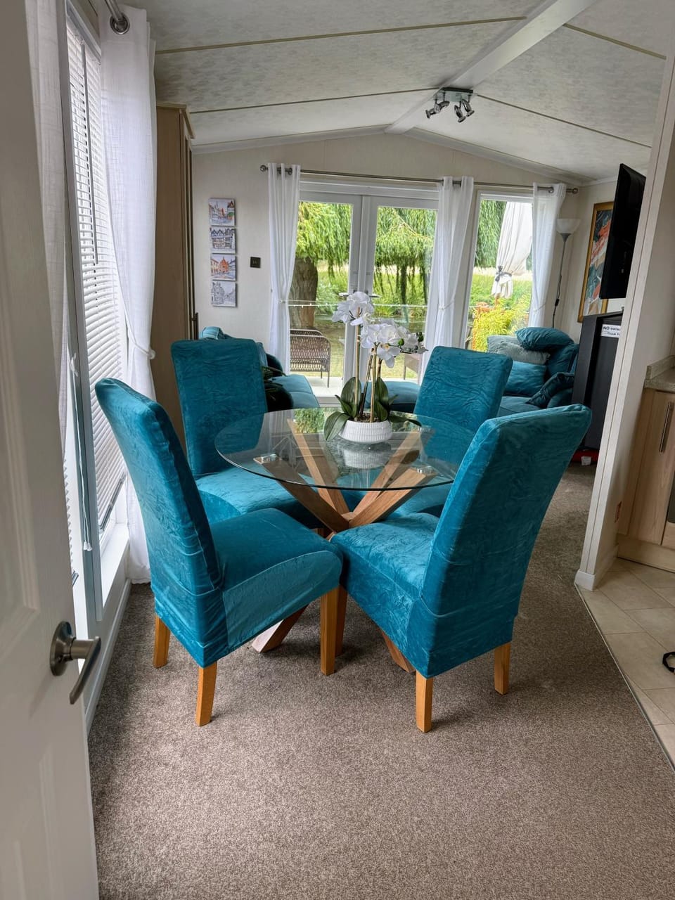 Riverbank Lodge Chalet in Stratford-upon-Avon