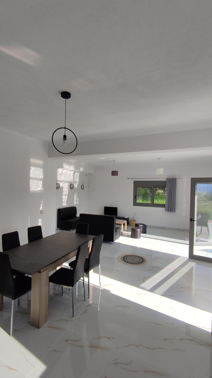 Living room, Seating area, Dining area