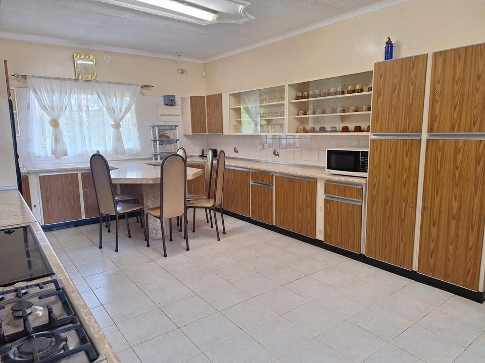 Kitchen or kitchenette, Kitchen or kitchenette