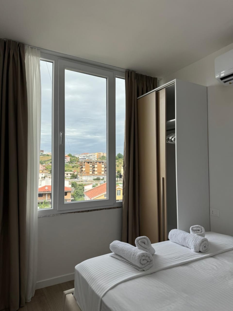 towels, wardrobe, air conditioner