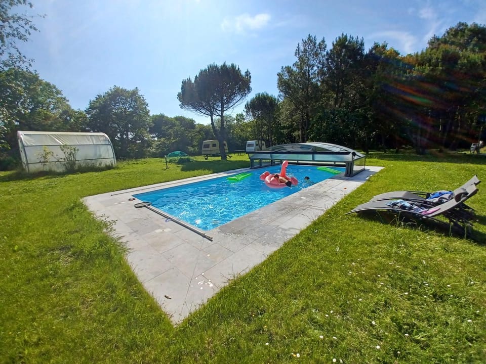 Pool view, Swimming pool, sunbed
