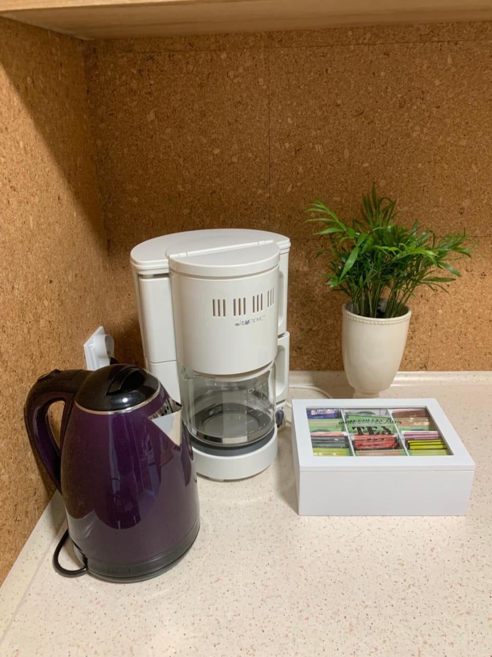 Coffee/tea facilities, Kitchen or kitchenette, kitchen