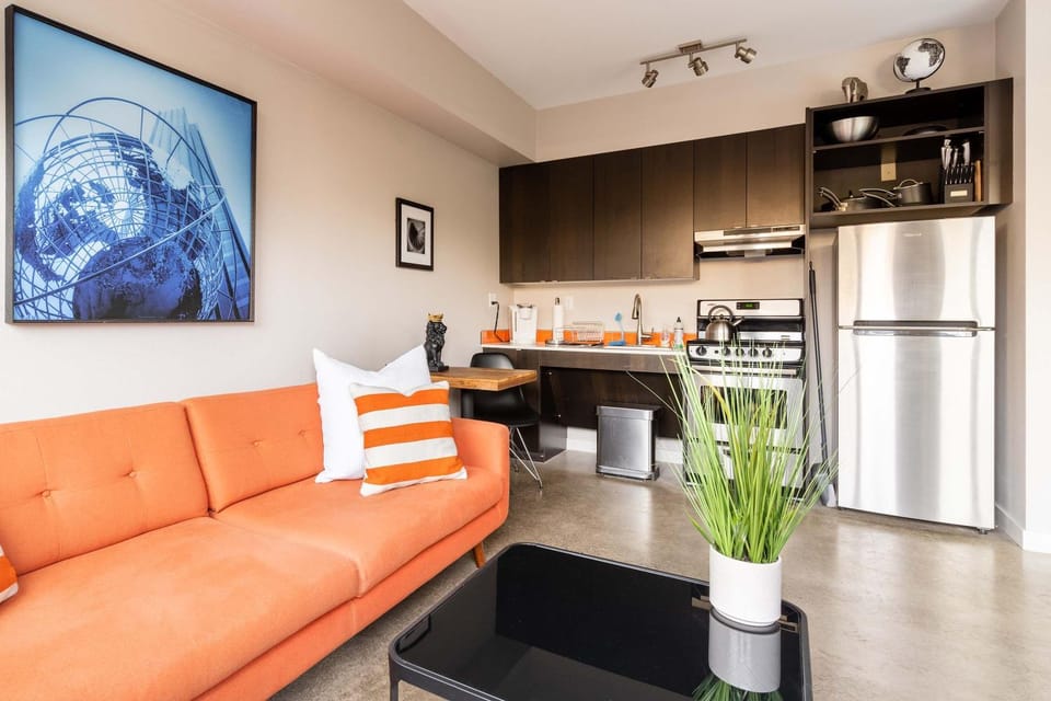 Stay Portland - Bright Studio Apartment - Food Carts & Local Shops Apartment in Portland