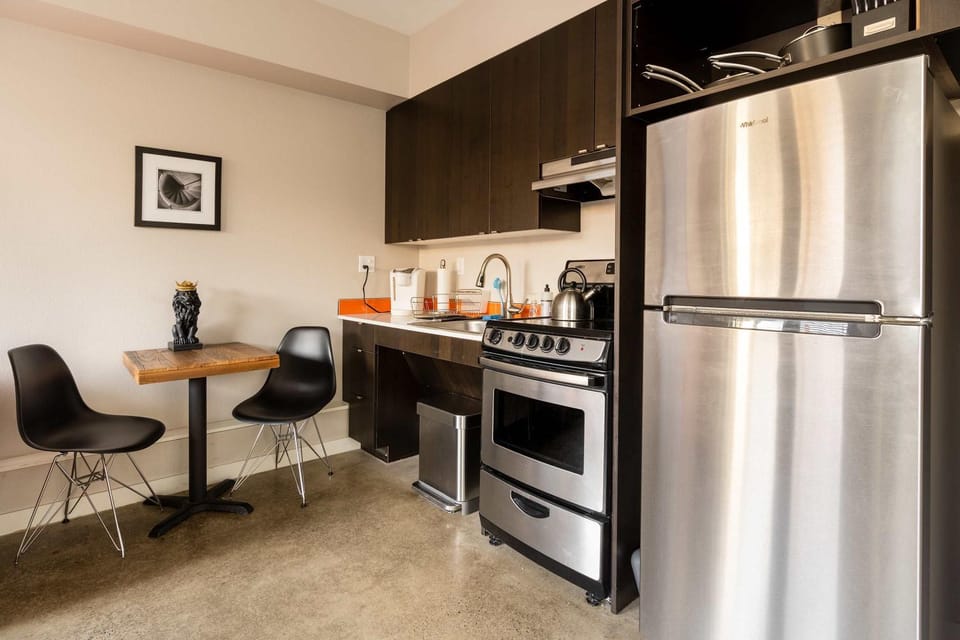 Stay Portland - Bright Studio Apartment - Food Carts & Local Shops Apartment in Portland