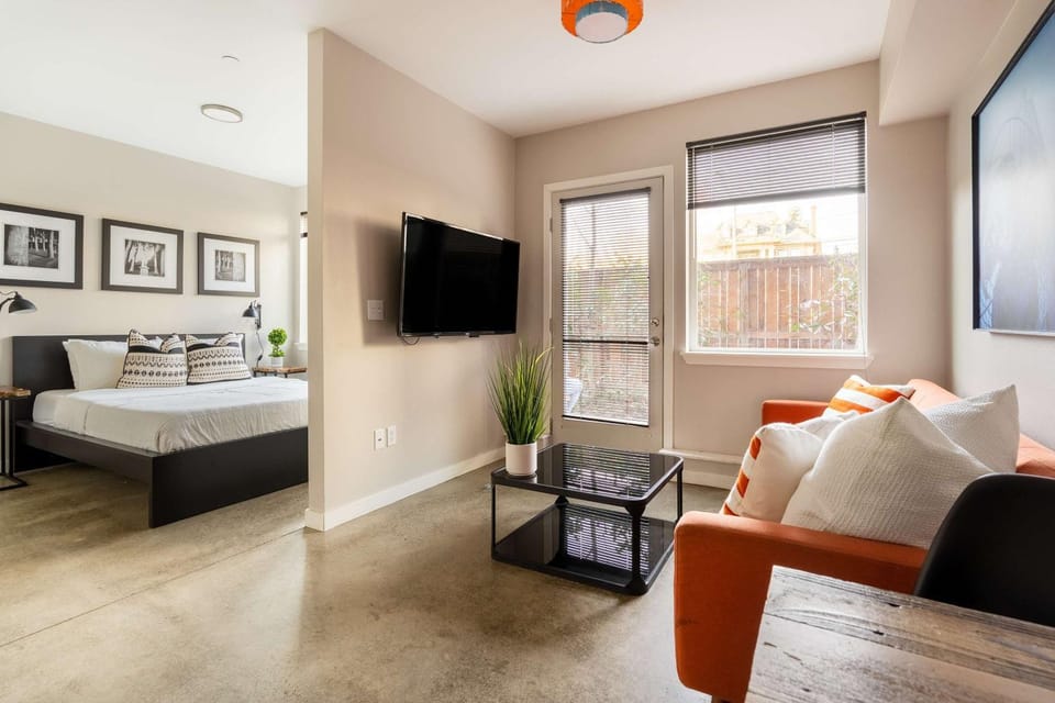 Stay Portland - Bright Studio Apartment - Food Carts & Local Shops Apartment in Portland