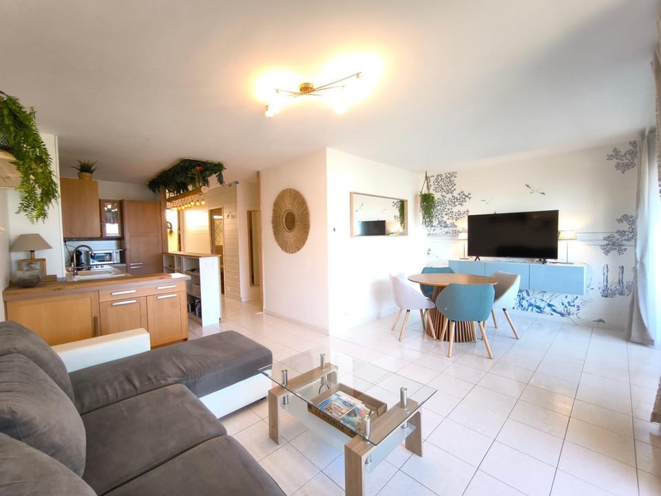 Communal lounge/ TV room, TV and multimedia, Kitchen or kitchenette, Living room, Seating area, Dining area, Evening entertainment, fireplace, minibar