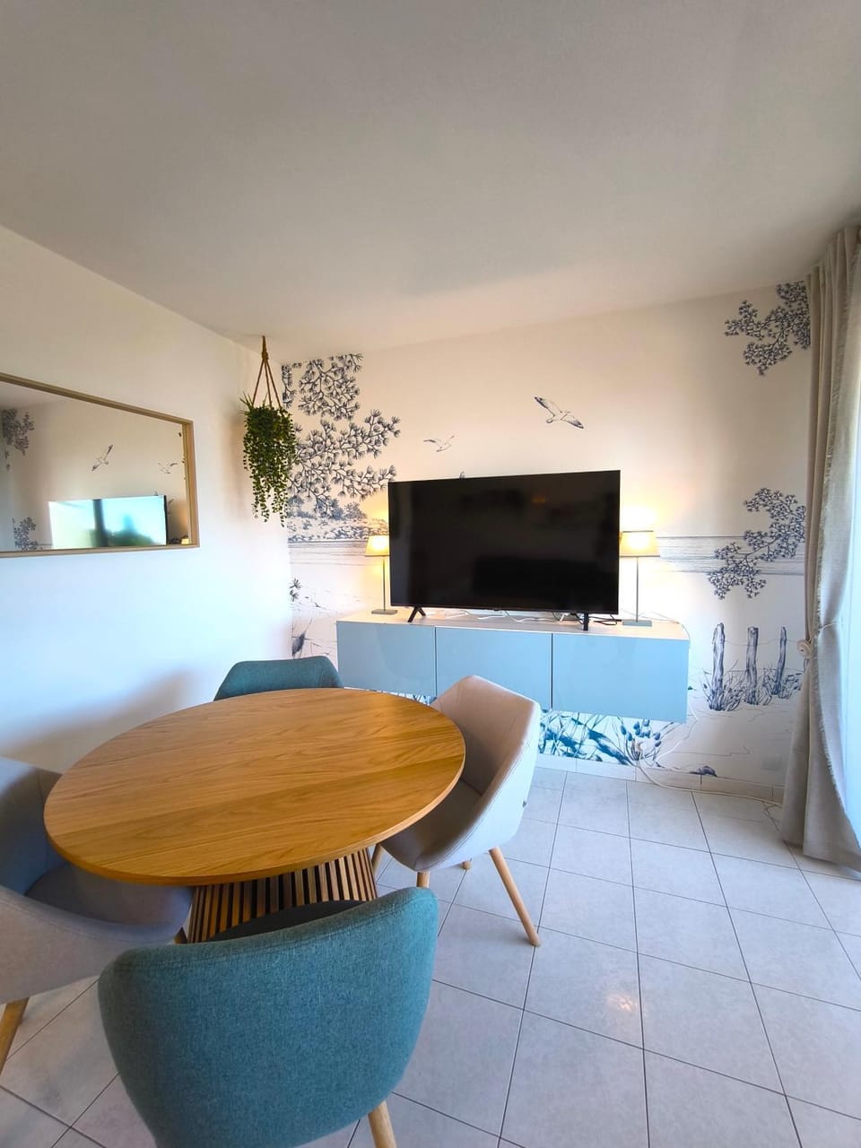 Communal lounge/ TV room, TV and multimedia, Living room, Seating area, Evening entertainment