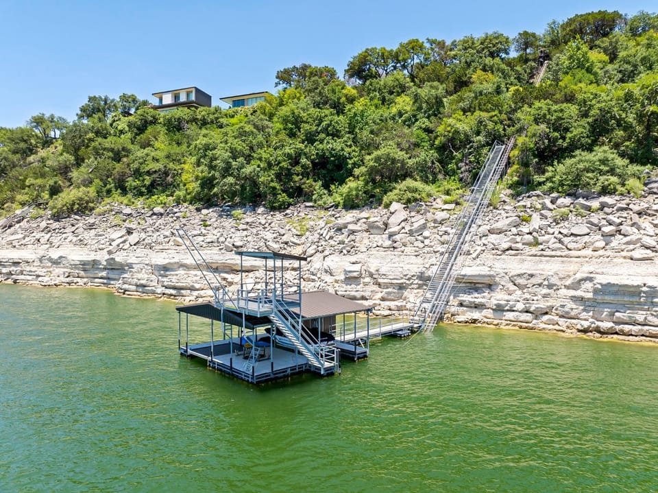 Lakefront Cabins - Boat Dock - Firepit Cabin in Hudson Bend