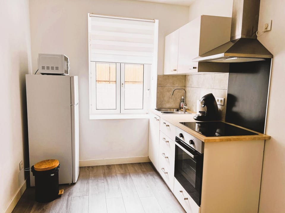 Kitchen or kitchenette, oven