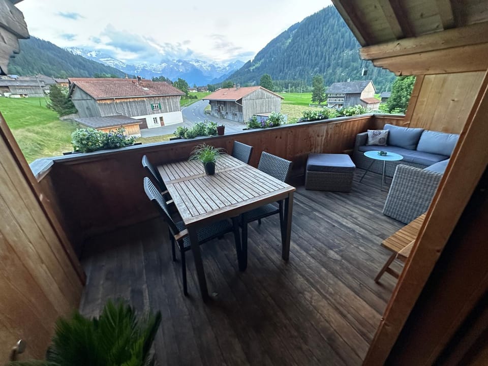 Day, Natural landscape, View (from property/room), Balcony/Terrace, Seating area, Dining area, Mountain view