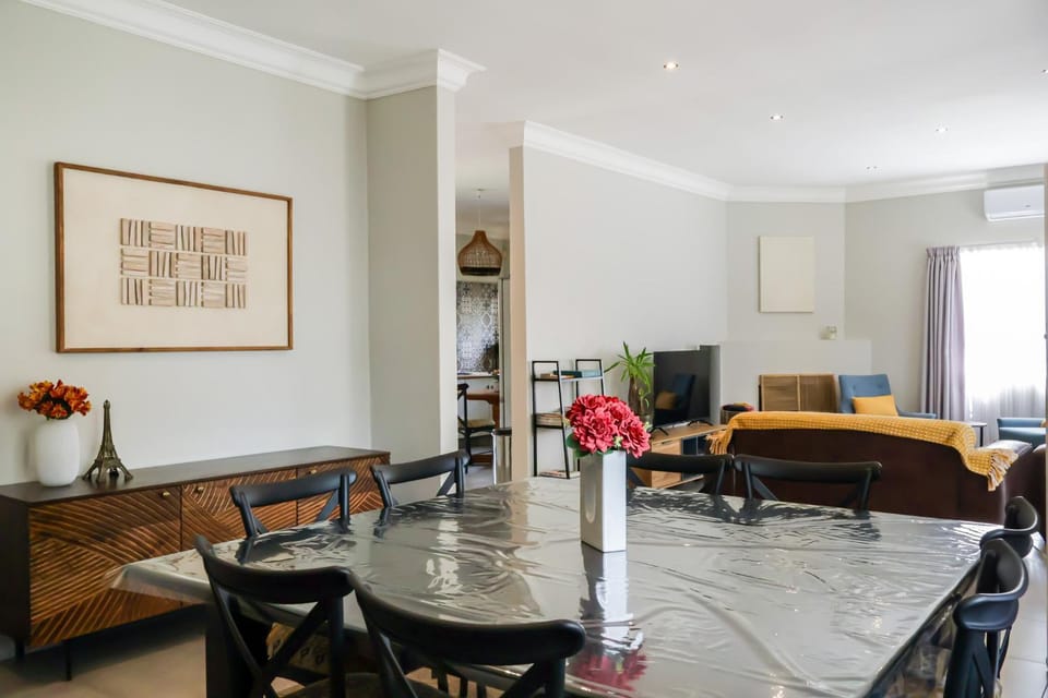 Dining area, air conditioner, air conditioner