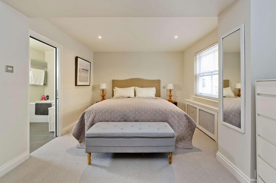 Sweet Marble Arch 2 Bedroom Mews House House in City of Westminster