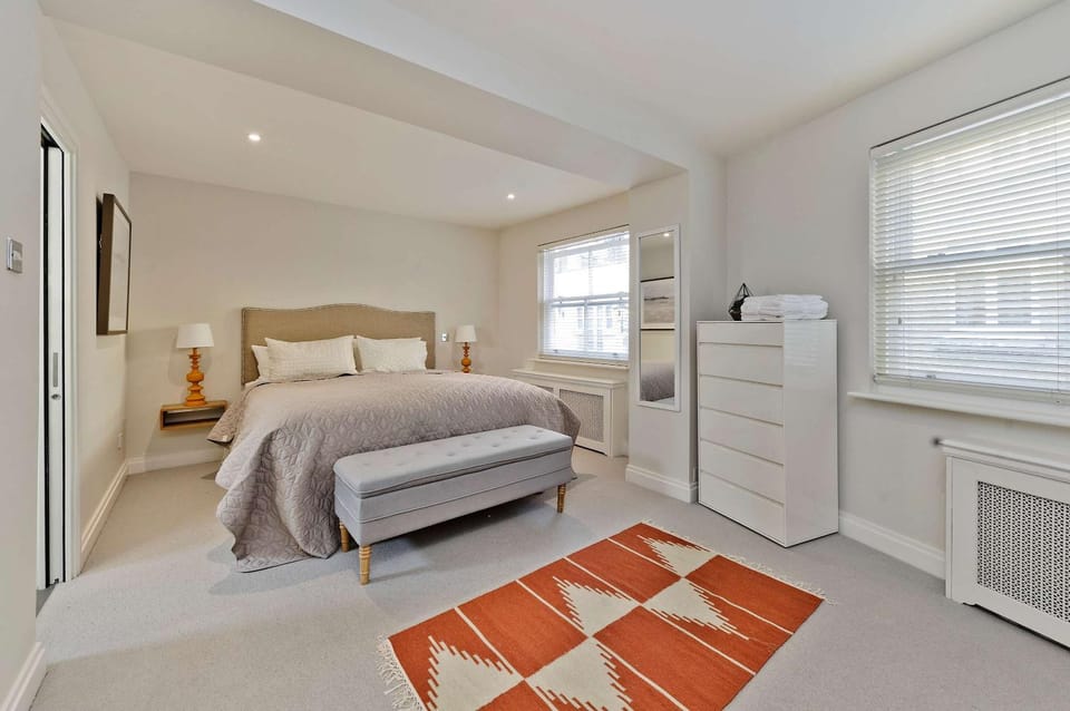 Sweet Marble Arch 2 Bedroom Mews House House in City of Westminster