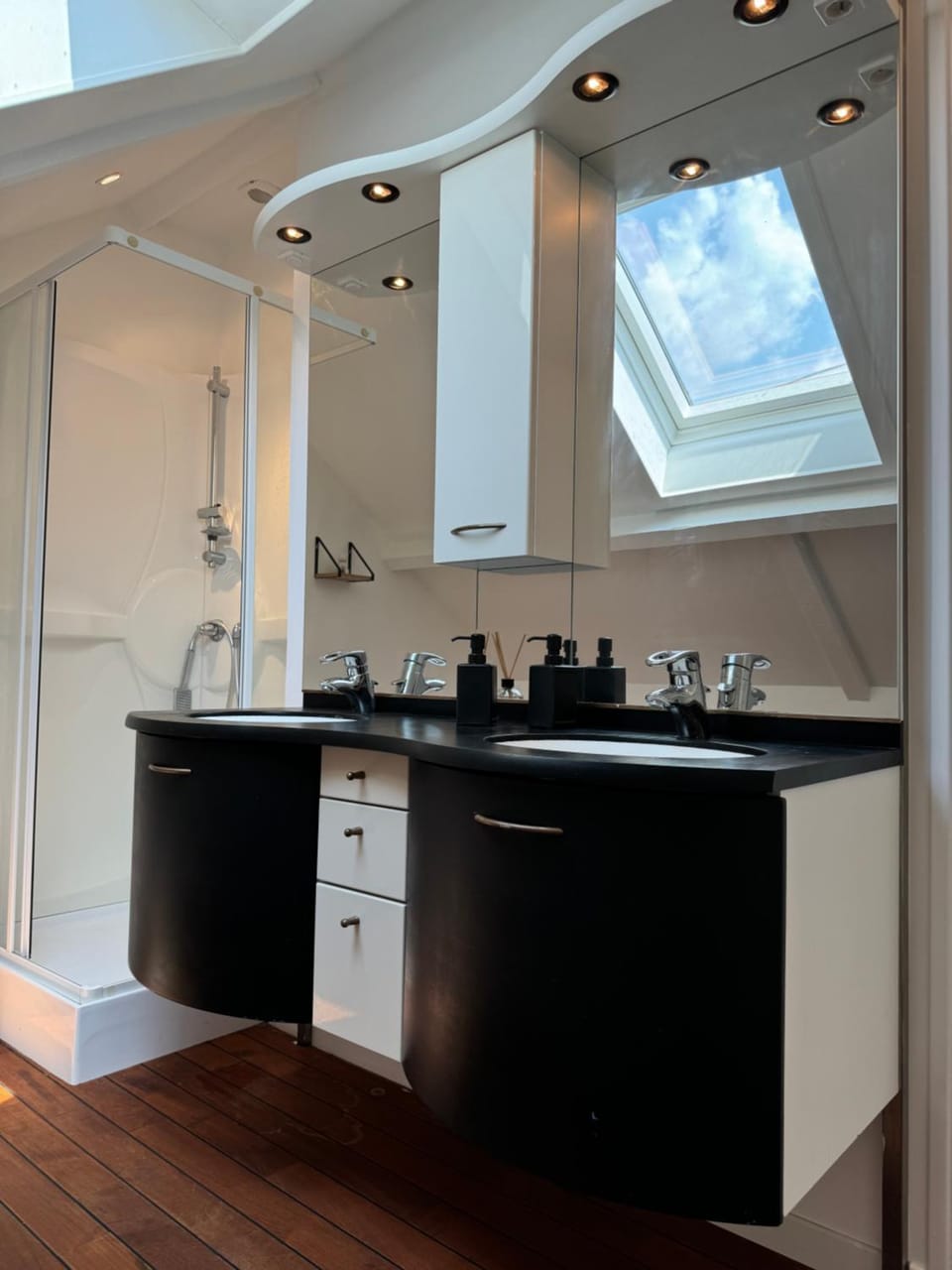 Maison avec Piscine, Jacuzzi et grand Jardin à 1h de Paris Villa in Grand Est
