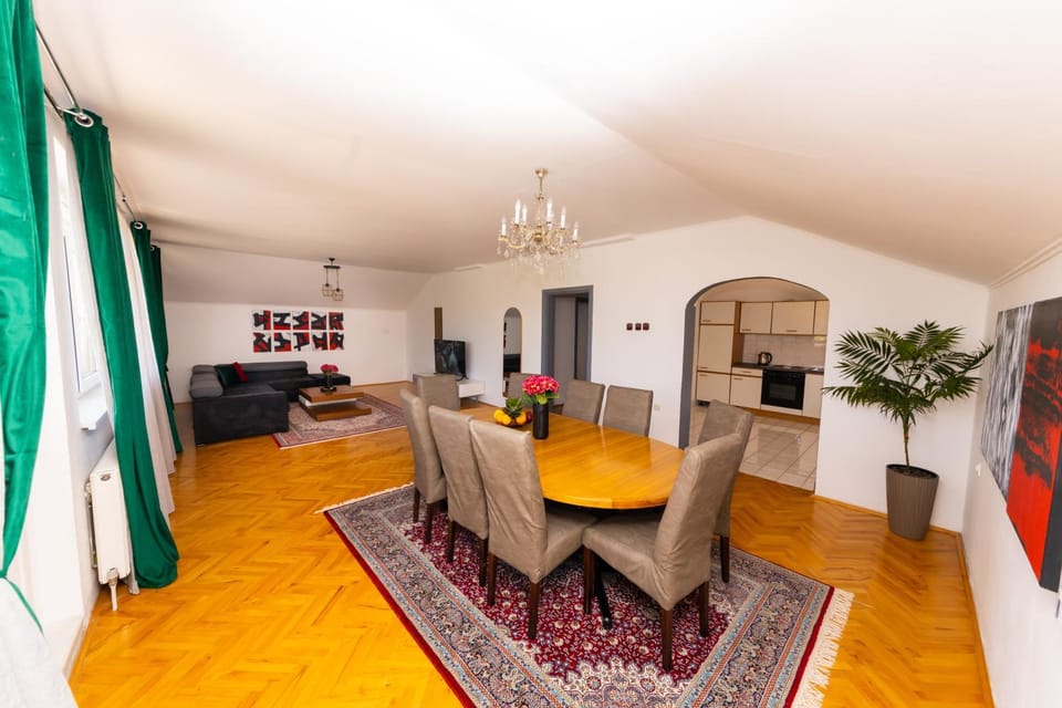 TV and multimedia, Living room, Dining area