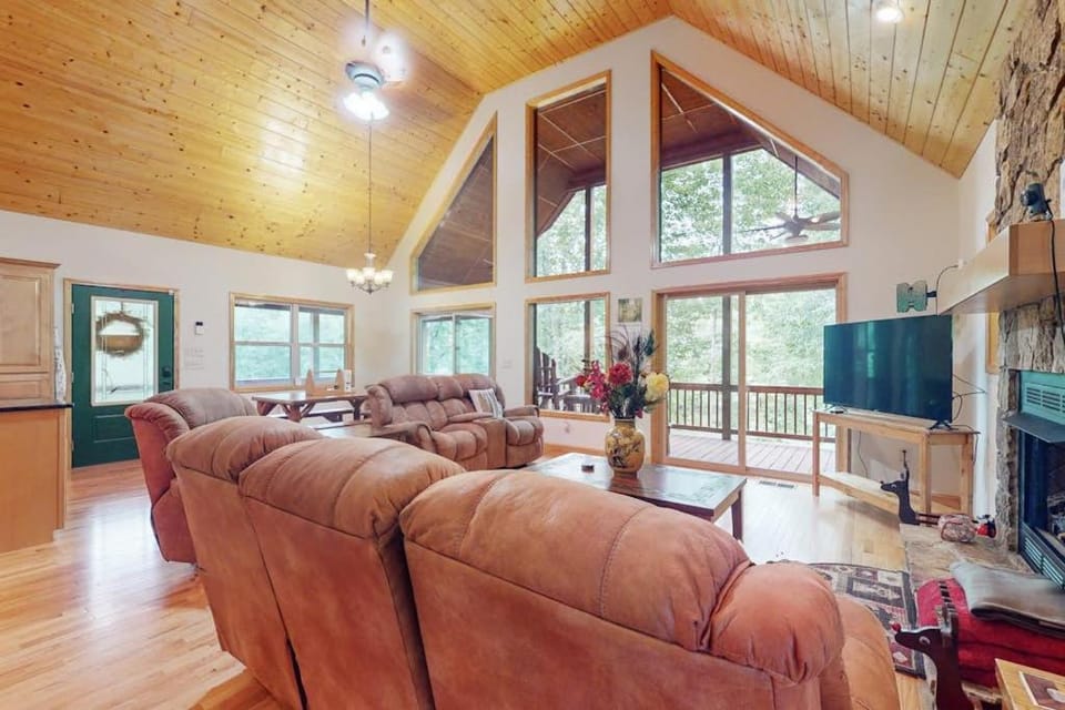 Talking River Chalet House in Murphy