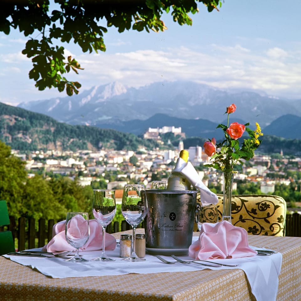 Restaurant/places to eat, View (from property/room)