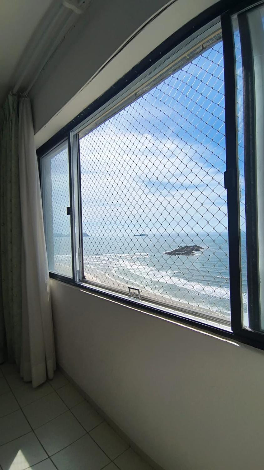Apartamento 4 quartos de frente para o mar, Pitangueiras Guarujá Apartment in State of São Paulo