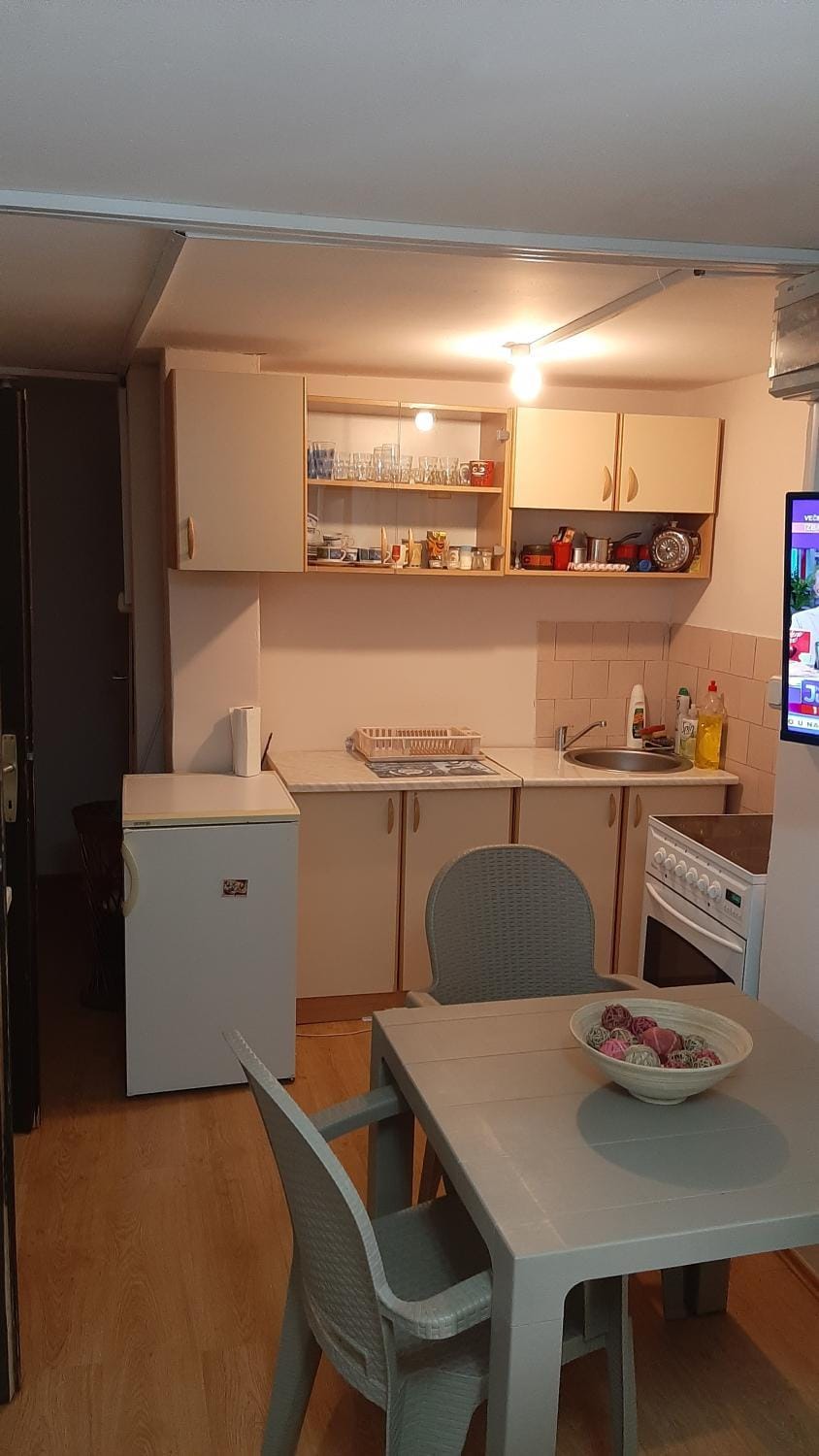 TV and multimedia, Kitchen or kitchenette, Living room, Seating area, Dining area