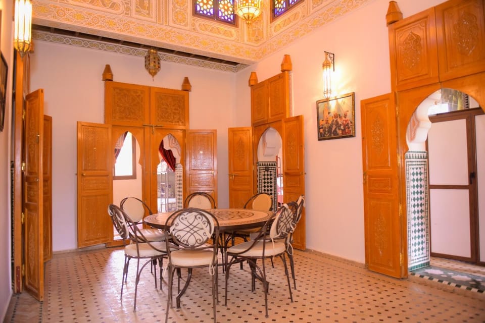 Seating area, Dining area