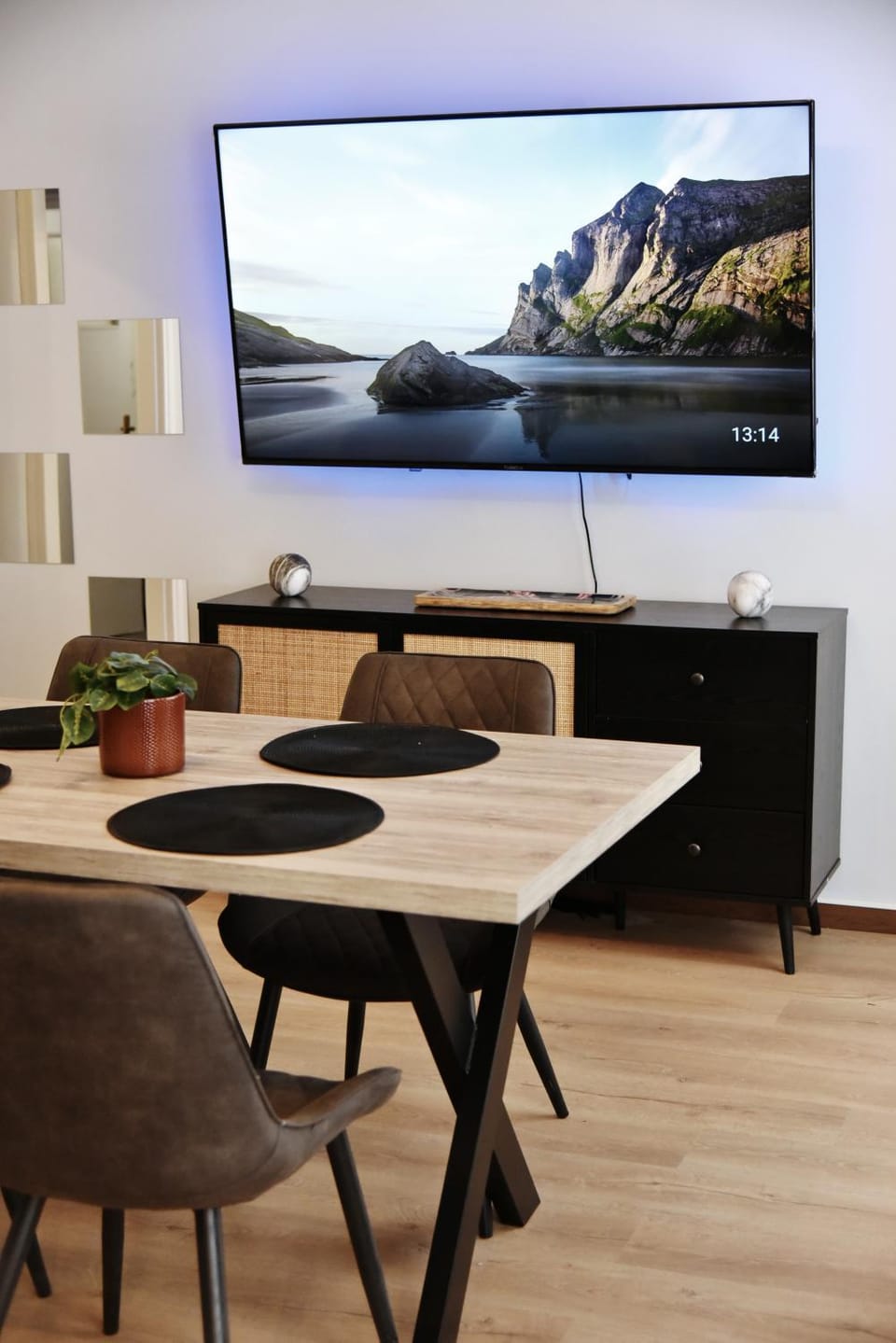 TV and multimedia, Living room, Dining area