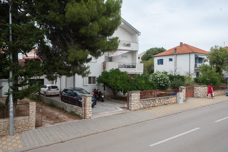 Property building, Street view, Parking