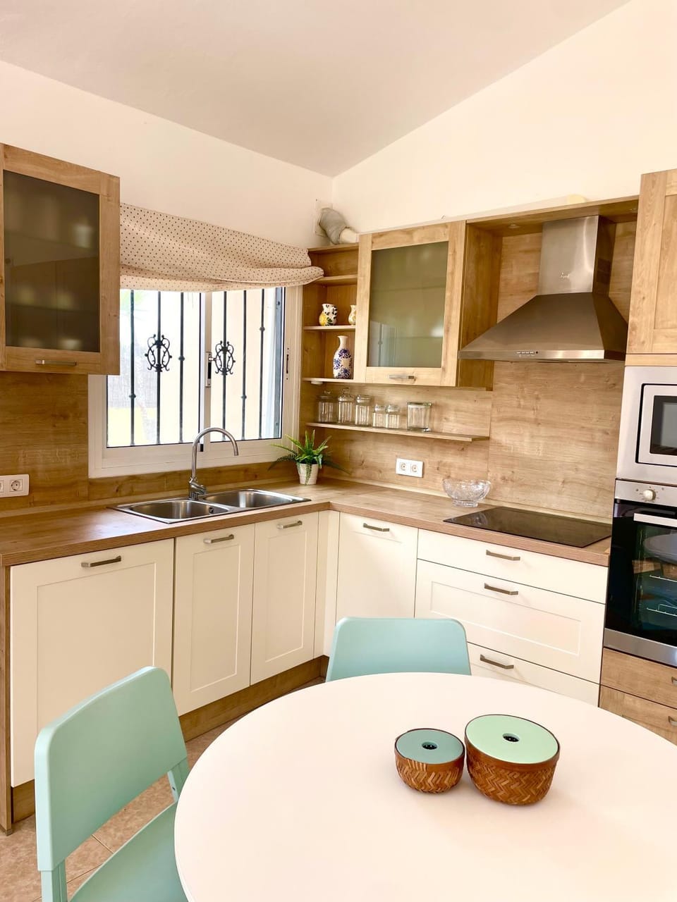 Kitchen or kitchenette, Dining area, oven, stove, toaster