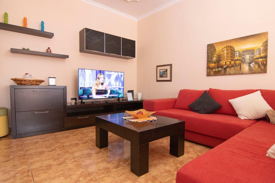 Kitchen or kitchenette, Living room, Seating area