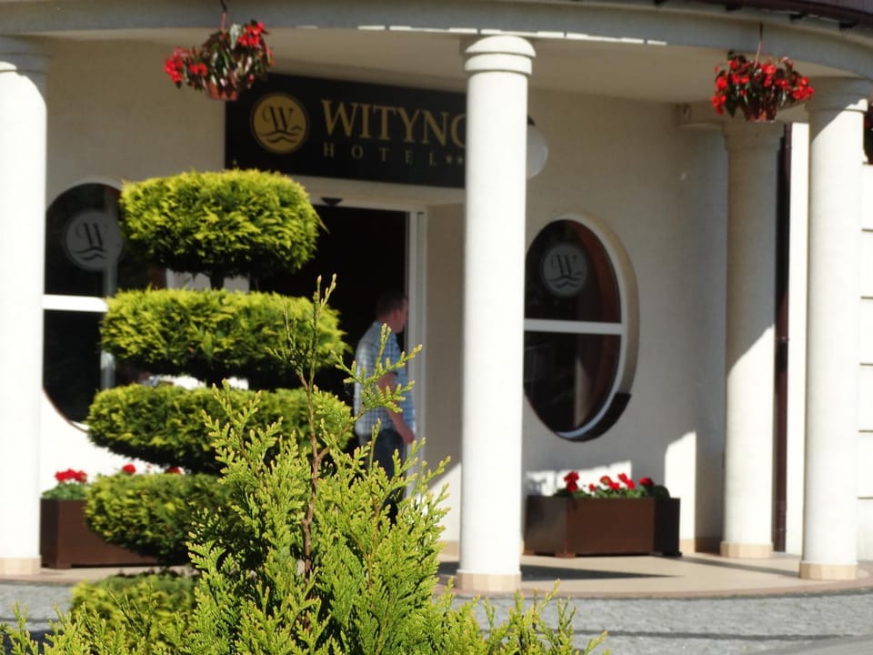 Facade/entrance