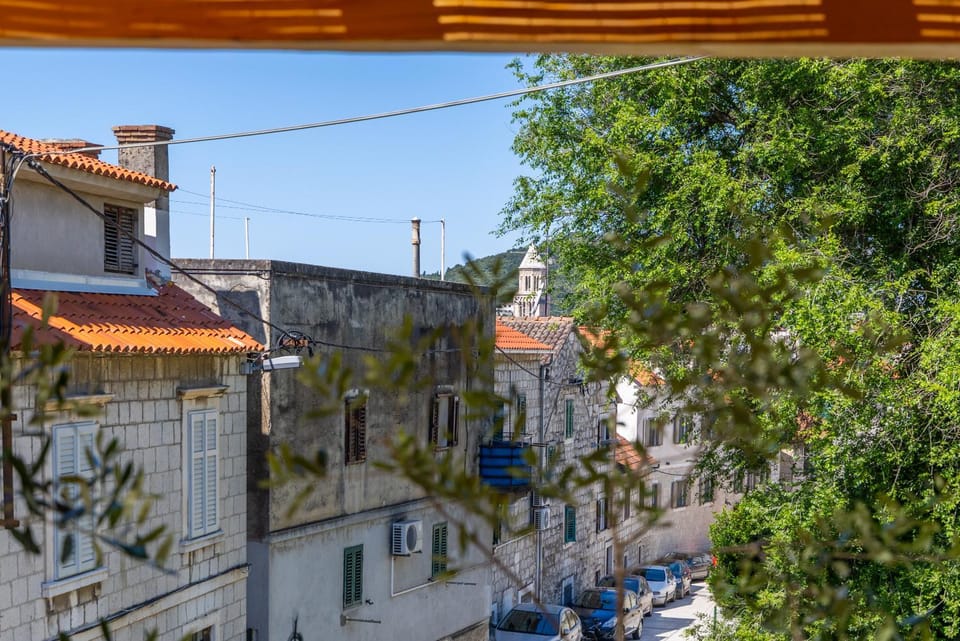 City view, Street view, Location