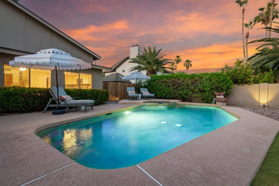 NEW Spanish Wells Retreat Pool & Spa Billiards BBQ House in Scottsdale
