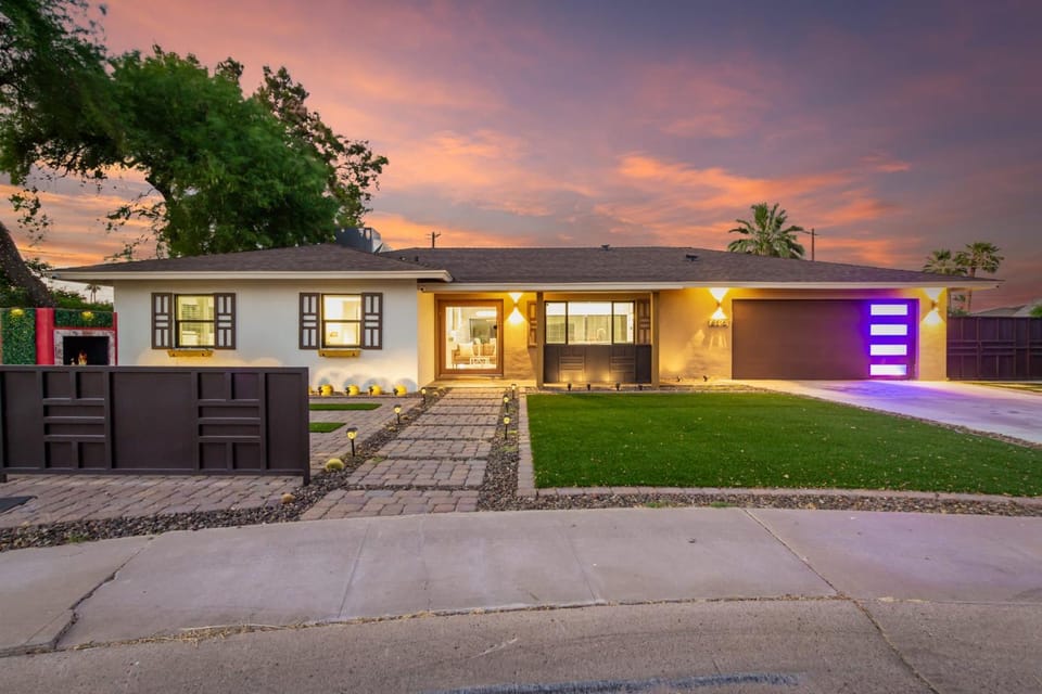 NEW Windsor Modern Retreat Pool Spa Volleyball House in Scottsdale