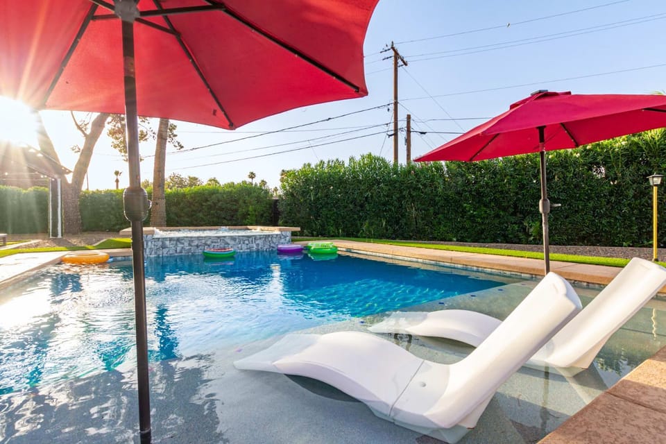 NEW Windsor Modern Retreat Pool Spa Volleyball House in Scottsdale