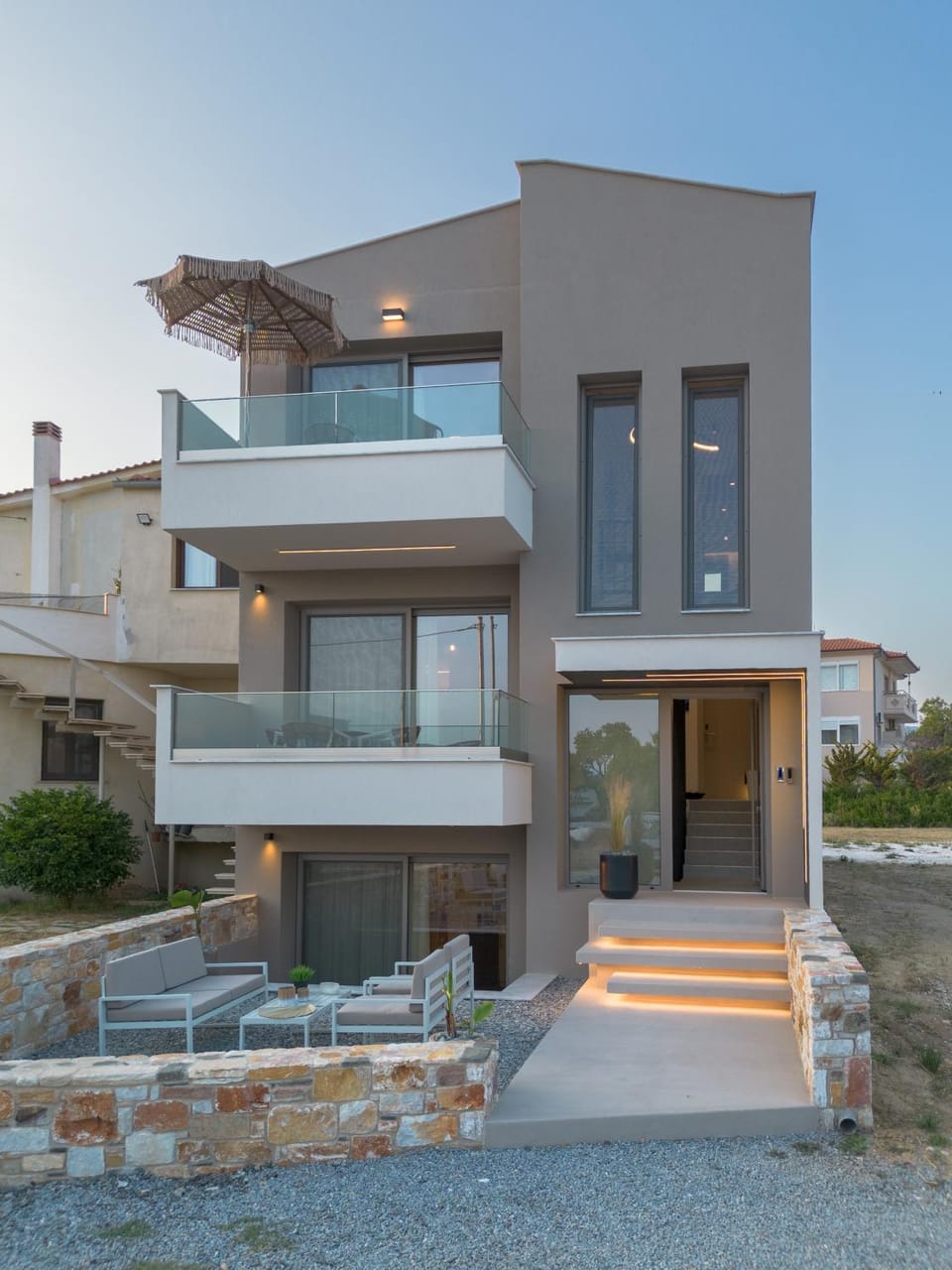 Property building, Day, View (from property/room), Balcony/Terrace