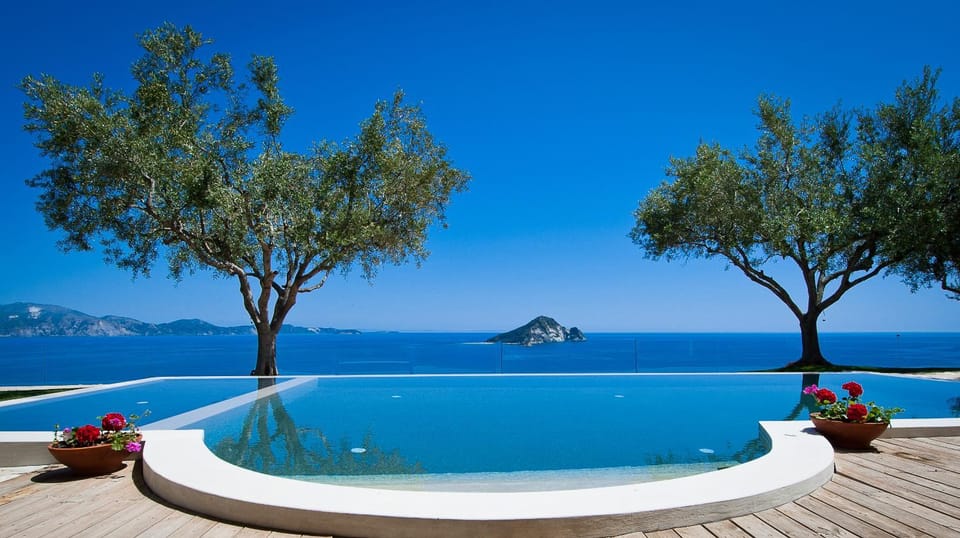 City view, Garden view, Landmark view, Mountain view, Pool view, Sea view