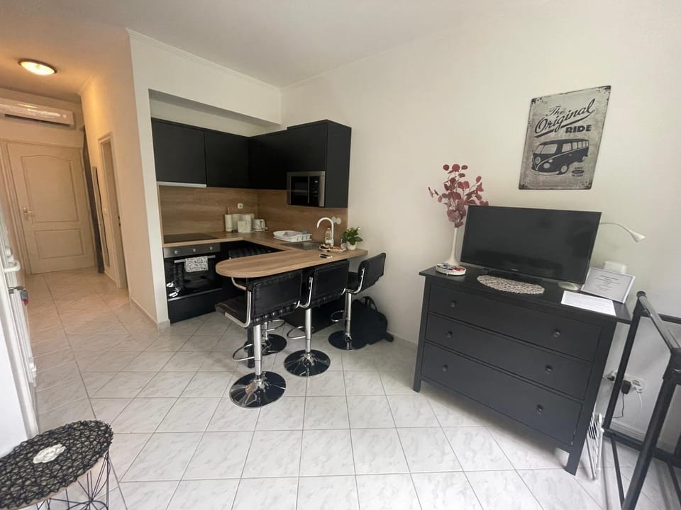Kitchen or kitchenette, Living room, Dining area