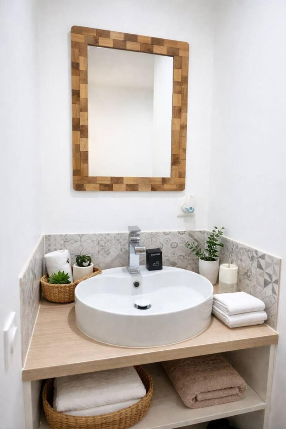 Bathroom, towels
