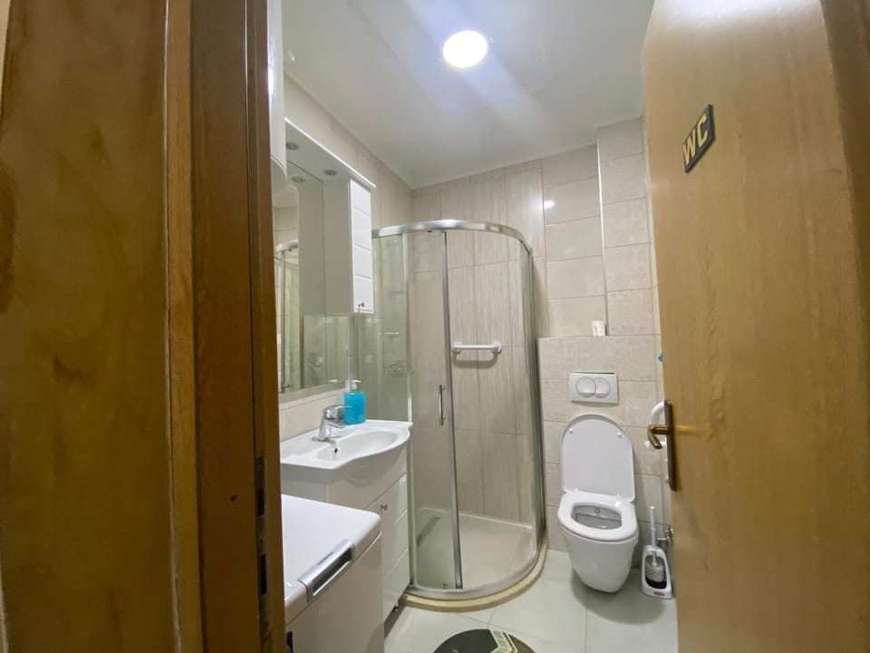 Shower, Toilet, Bathroom, bidet, towels