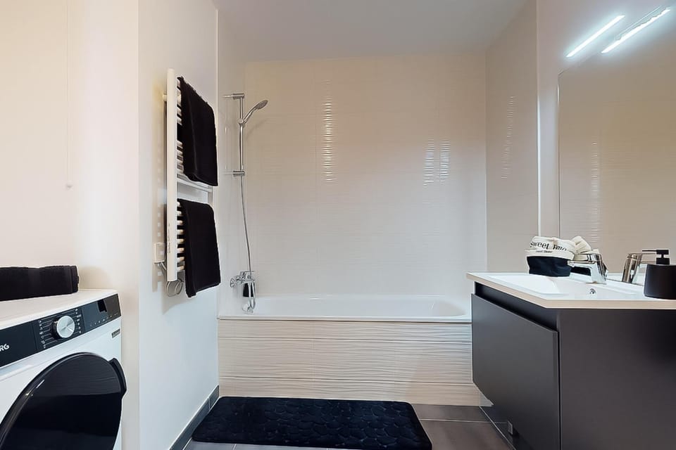 Bathroom, Bath, washing machine