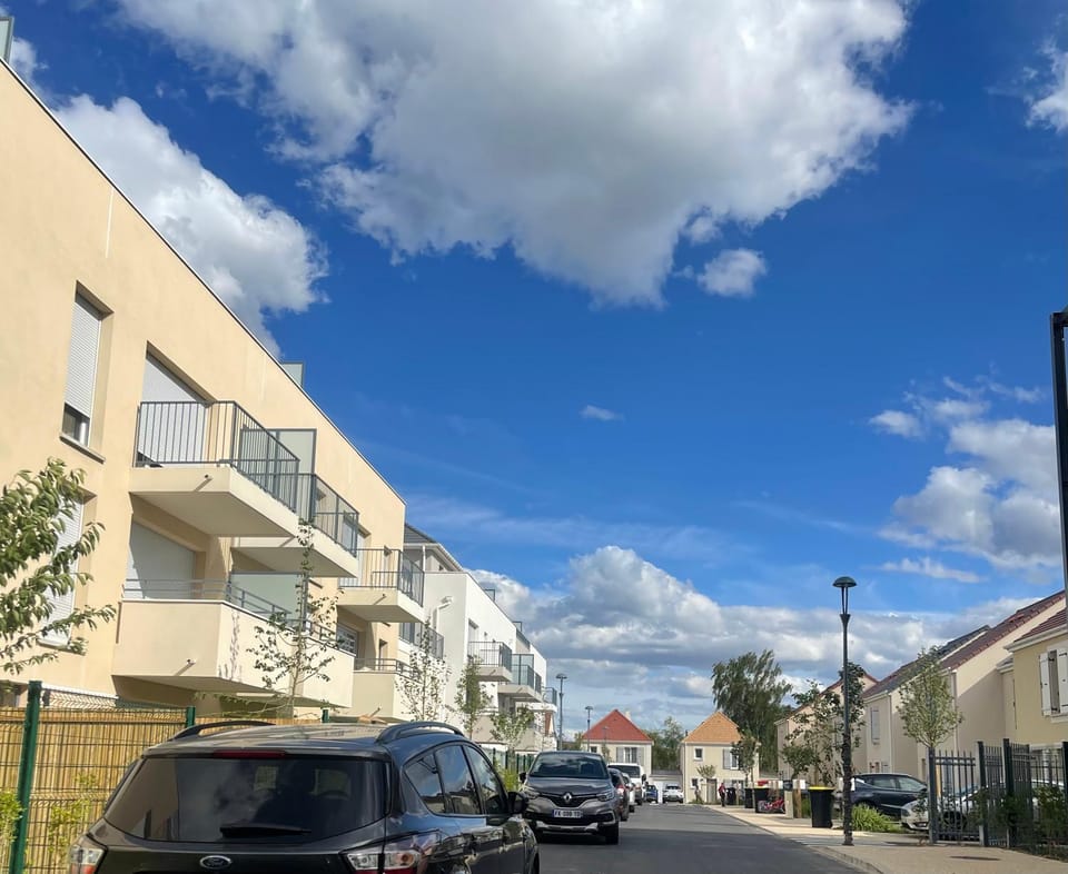 Property building, Neighbourhood, Street view, Location, Parking