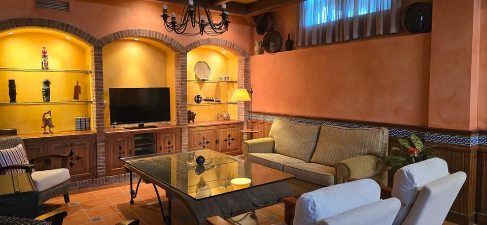 Communal lounge/ TV room