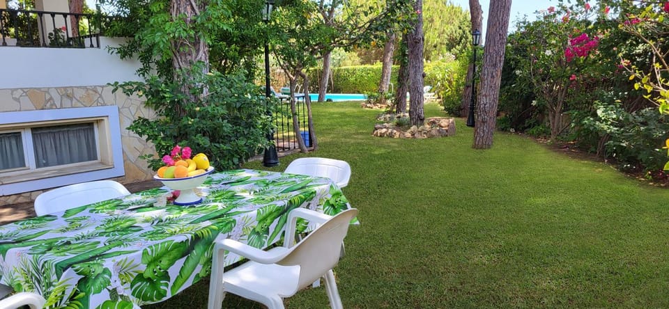 Natural landscape, Garden, Balcony/Terrace, Dining area, Garden view
