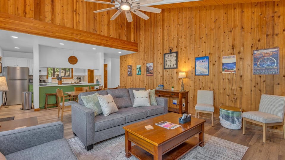 Kitchen or kitchenette, Living room, Seating area