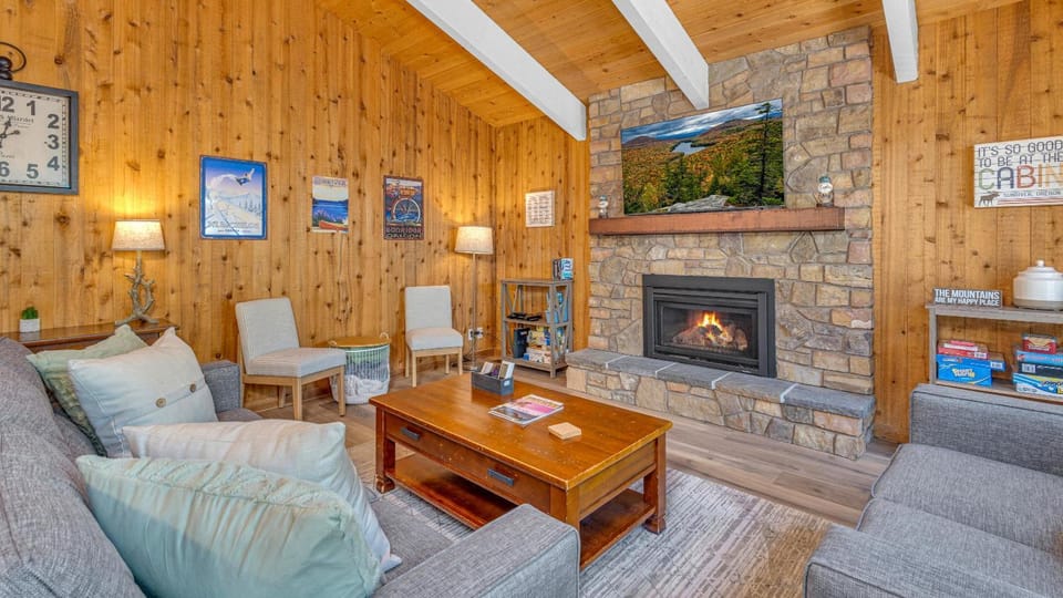 Living room, Seating area, fireplace