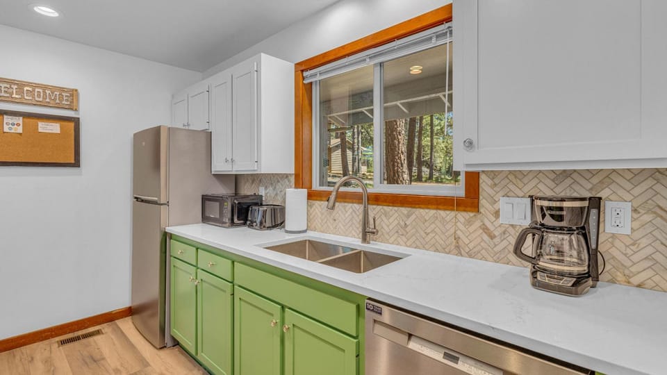 Kitchen or kitchenette, dishwasher, oven, pet friendly, stove, toaster