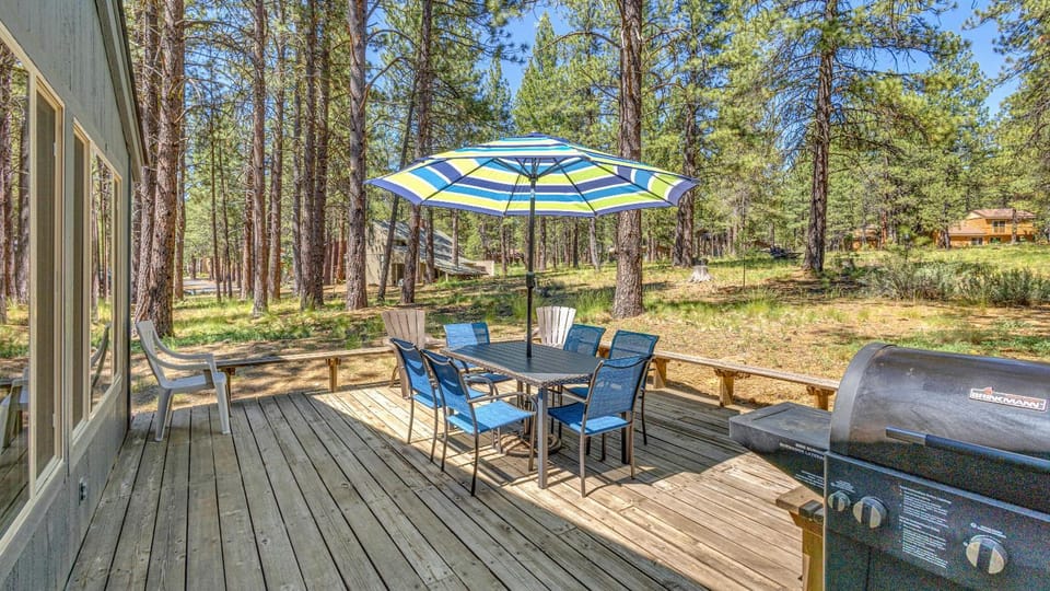 Patio, Spring, Day, Natural landscape, Dining area, pet friendly