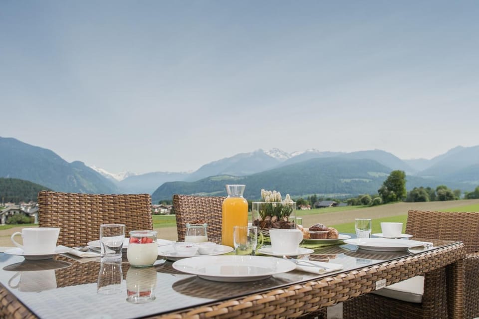 Balcony/Terrace, Mountain view